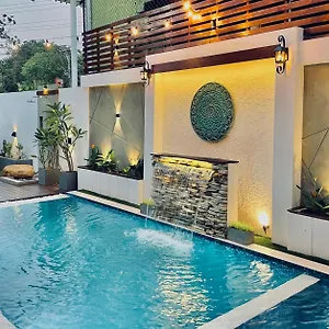 Отель 8 Luxury, Негомбо