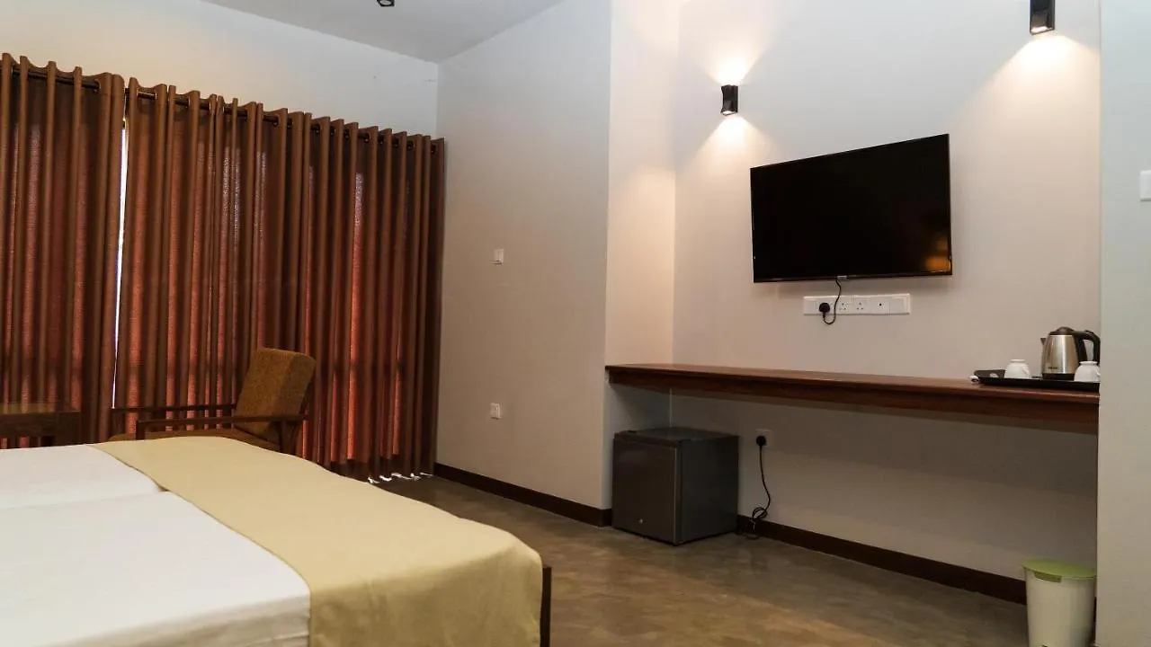 Hotel Woodgrove Cabanas Negombo